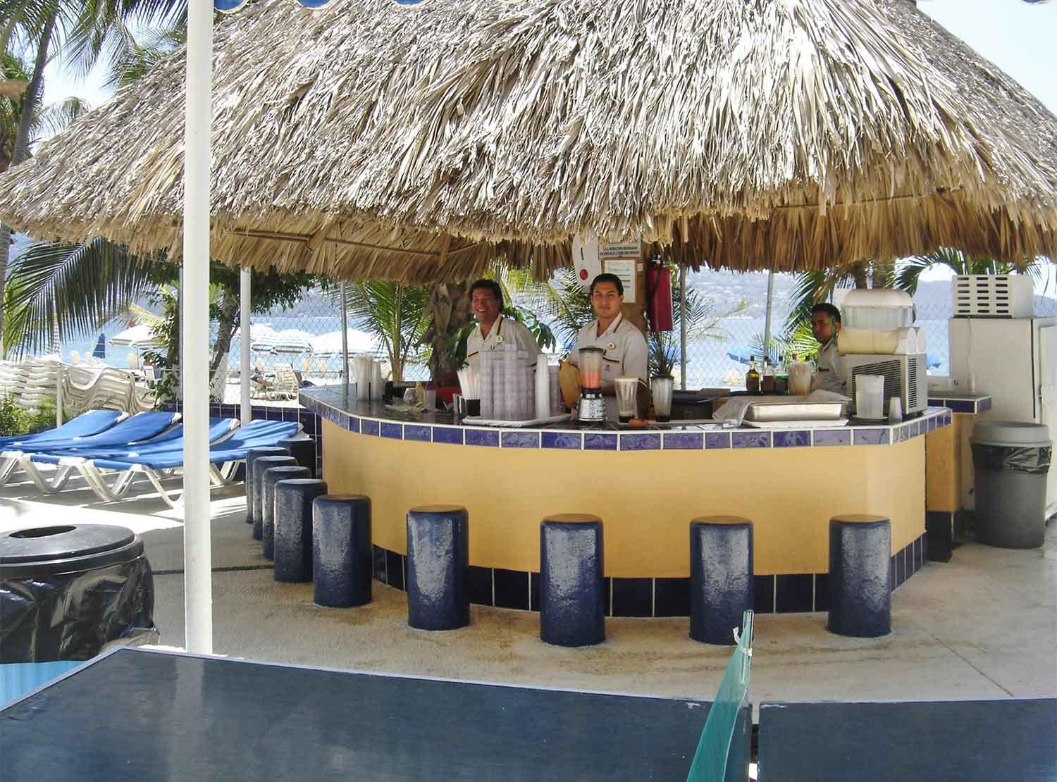 Ritz Acapulco All Inclusive Eksteriør billede A poolside bar in a resort
