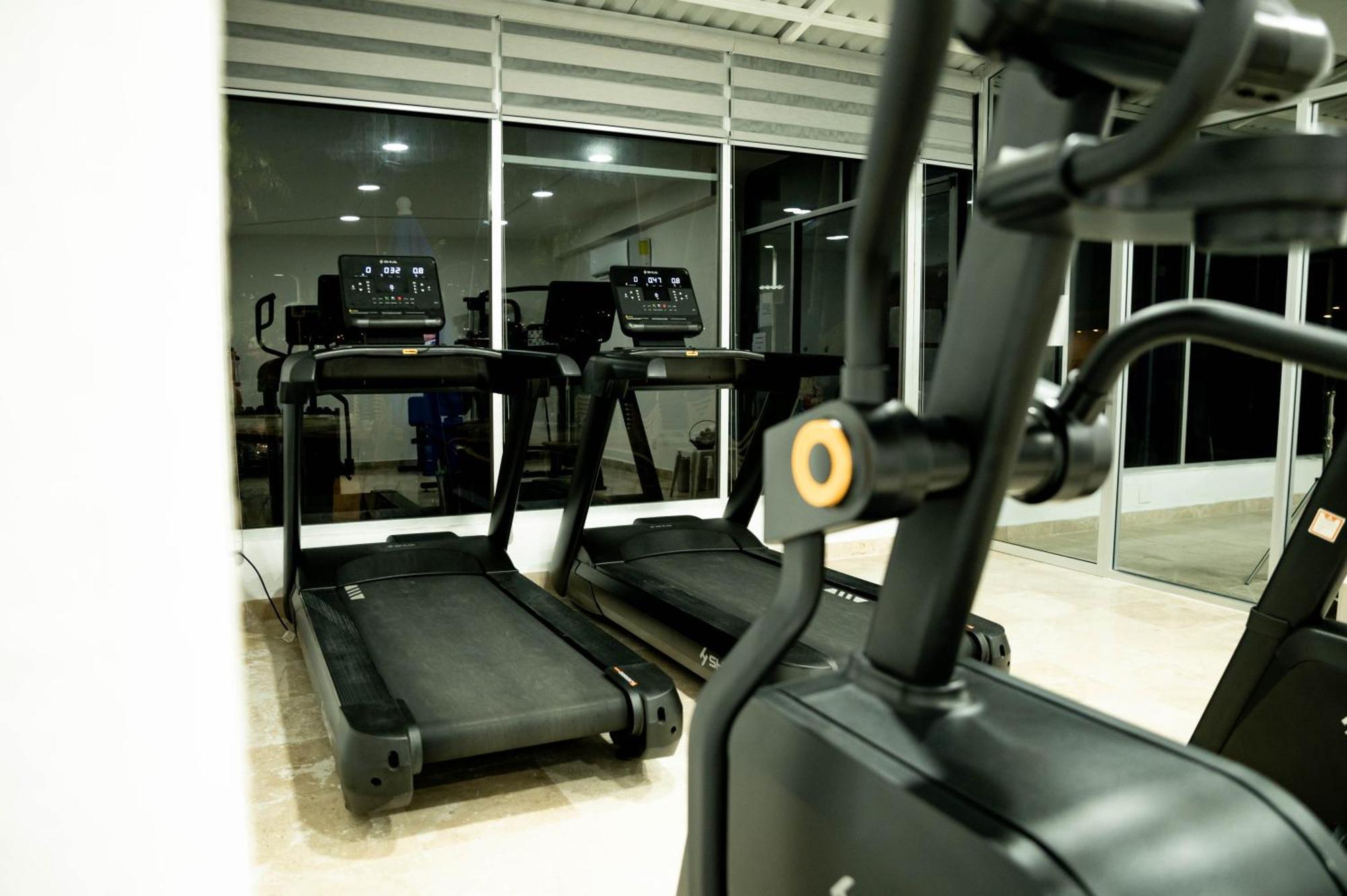 Ritz Acapulco All Inclusive Eksteriør billede A treadmill