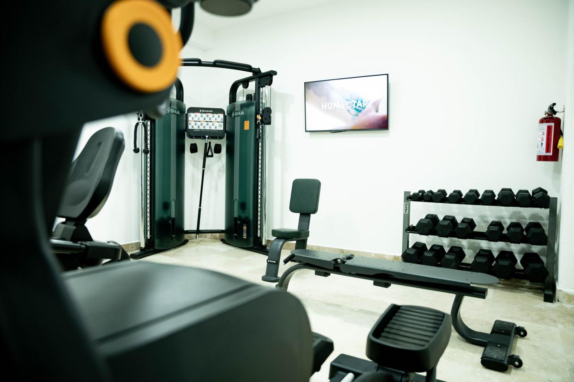 Ritz Acapulco All Inclusive Eksteriør billede The gym at the hotel
