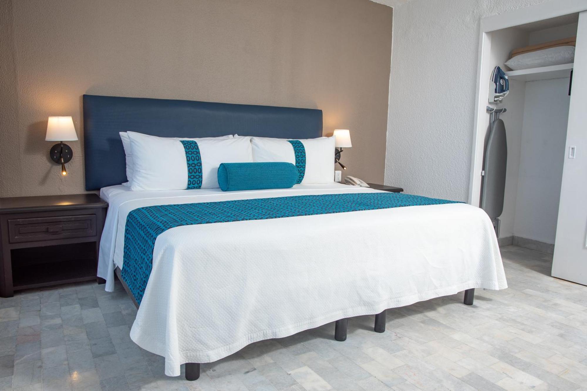 Ritz Acapulco All Inclusive Eksteriør billede A bed