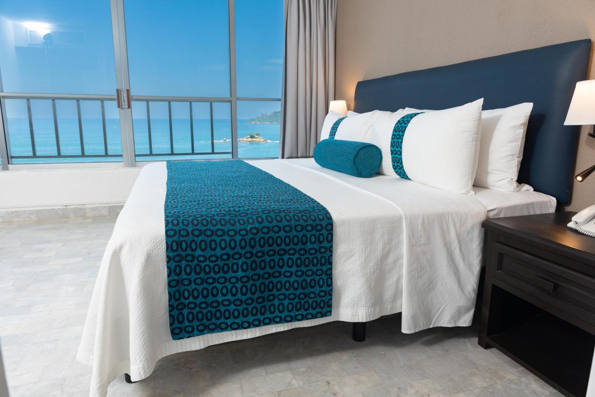 Ritz Acapulco All Inclusive Eksteriør billede A bed runner