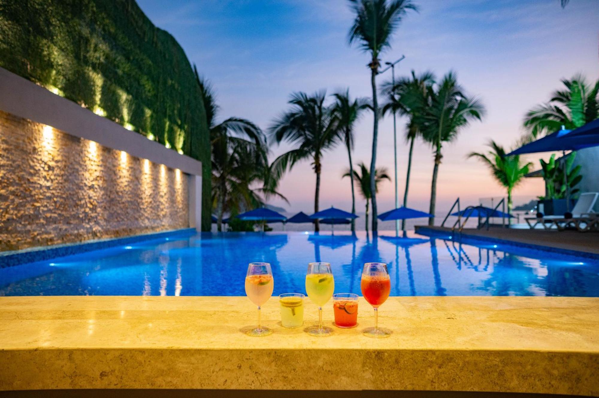 Ritz Acapulco All Inclusive Eksteriør billede Infinity pool at the hotel