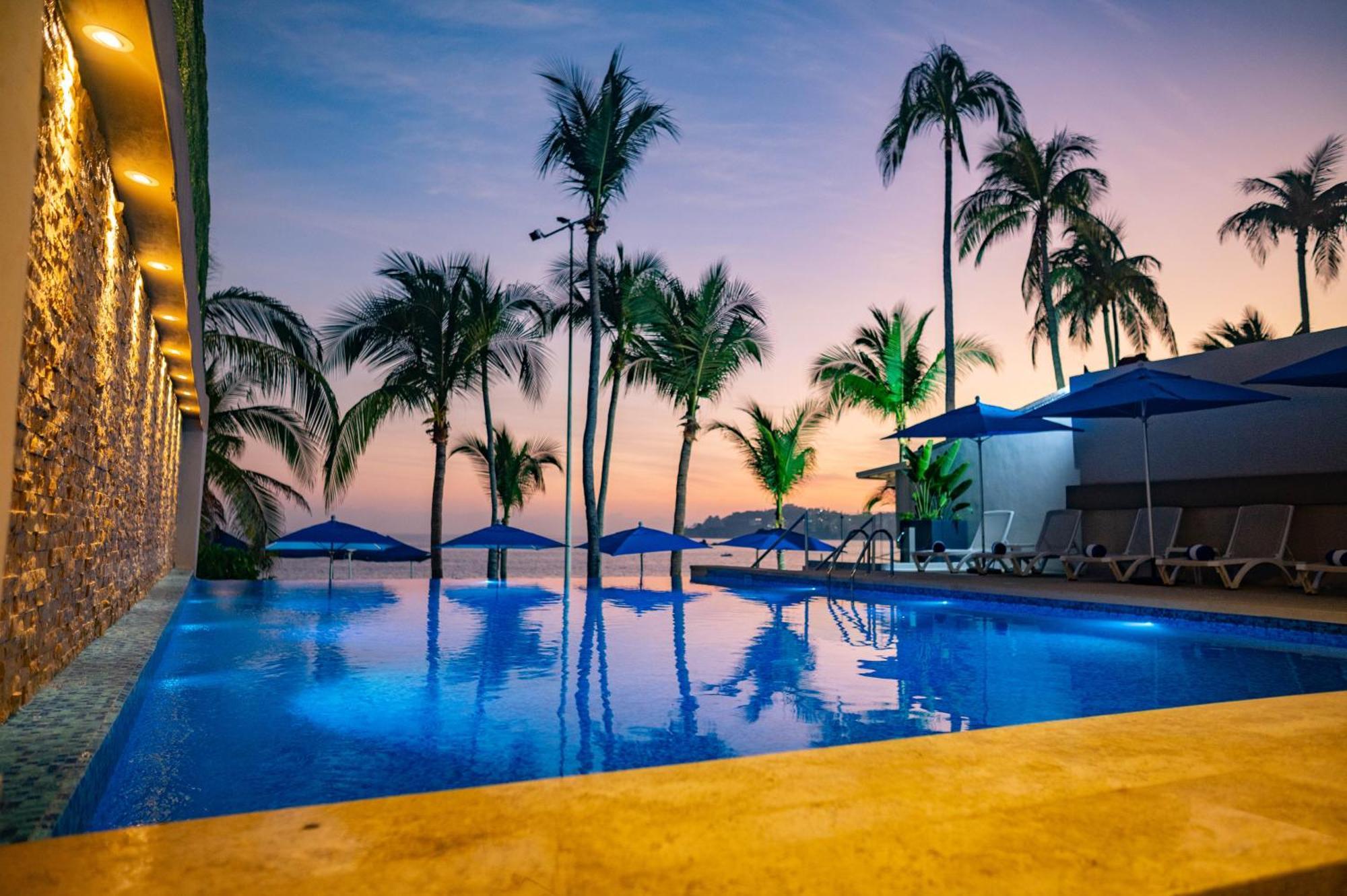 Ritz Acapulco All Inclusive Eksteriør billede Infinity pool at the hotel