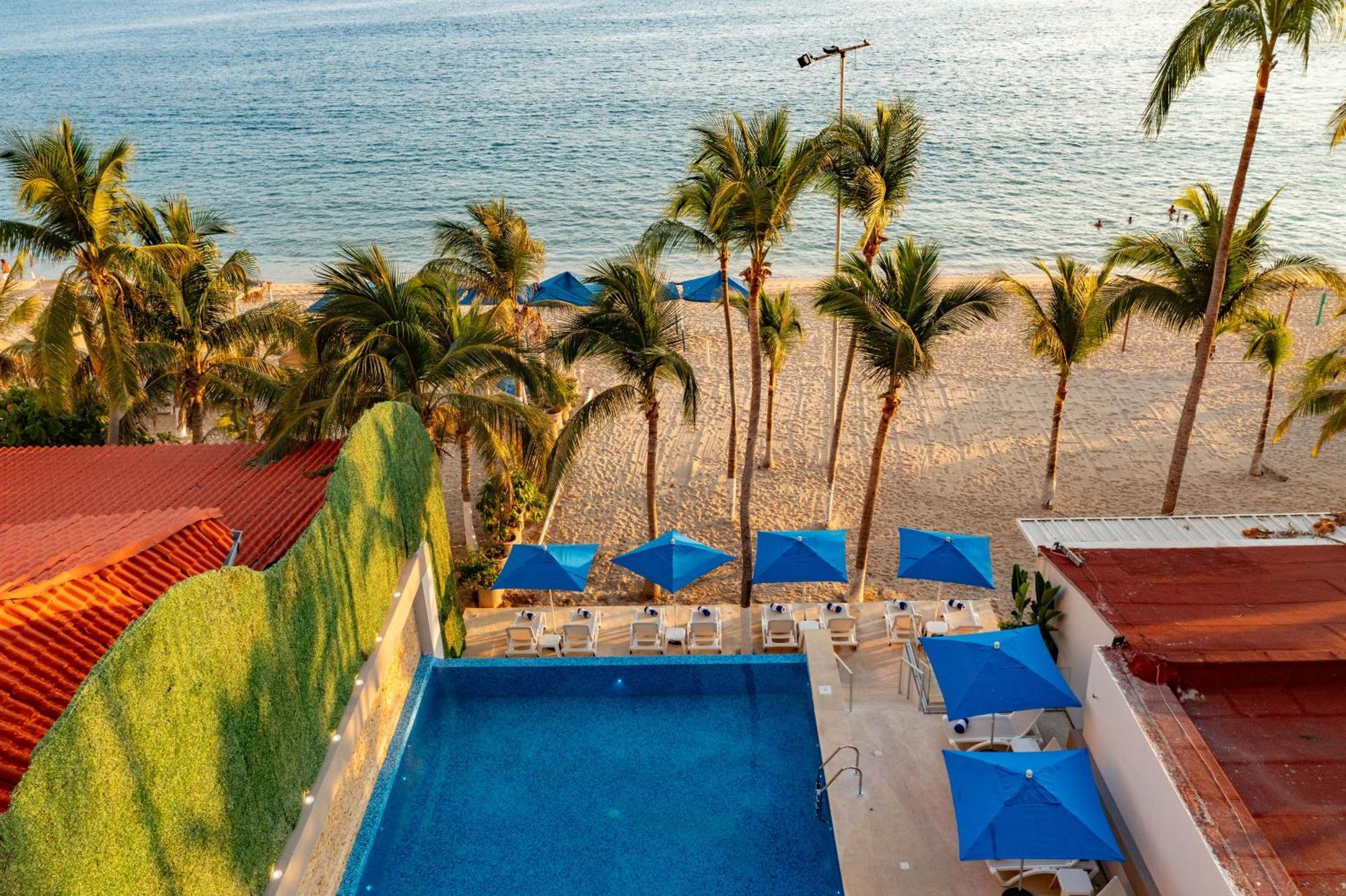 Ritz Acapulco All Inclusive Eksteriør billede View of the beach from the hotel